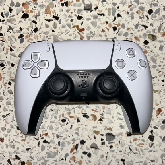Playstation 5 Controller - Lightly Used - Picture 1 of 2
